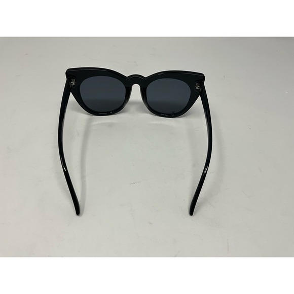 Quay Cha-Cha Women\'s Black Plastic Frame Black Plastic Lens Cat-Eye Sunglasses‎ main image 2